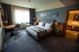 Отель Holiday Inn - Aktau - Seaside Актау Люкс с кроватью размера «king-size» - Для некурящих-4